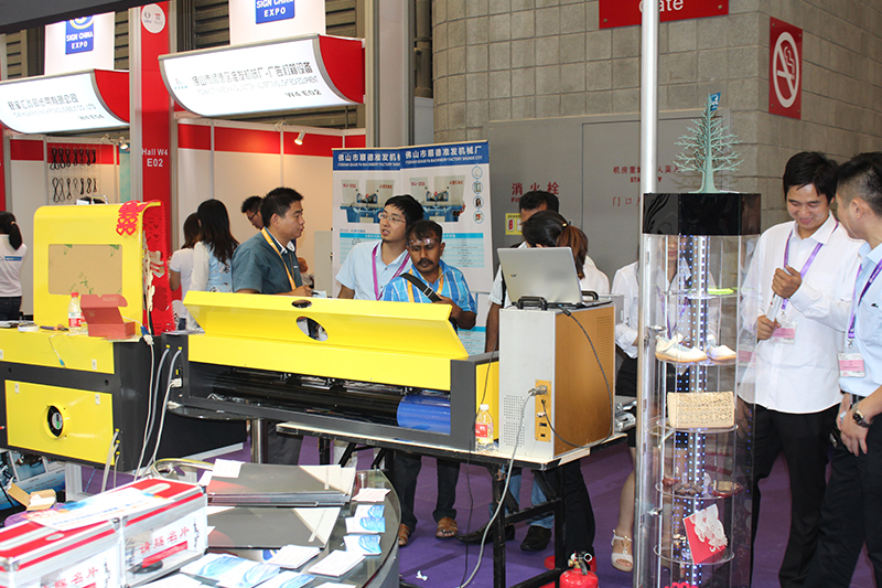 国际展会国外客户咨询产品