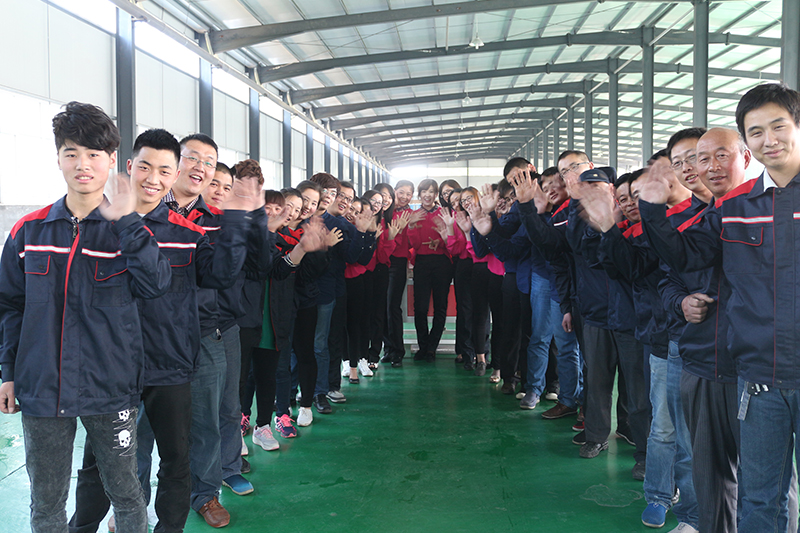 三旗激光员工组装车间